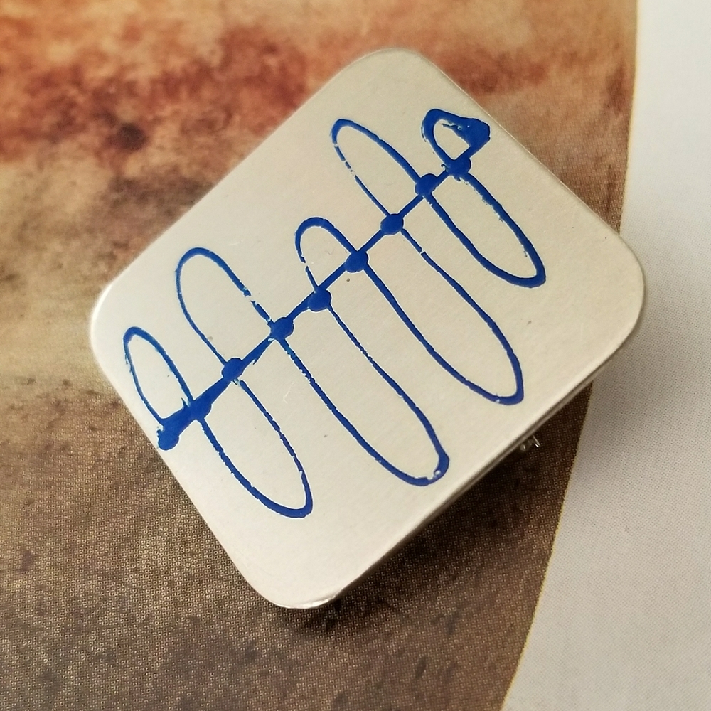 Relisted -Abstract Silver with blue squiggle brooch pin - Picture 3 of 6